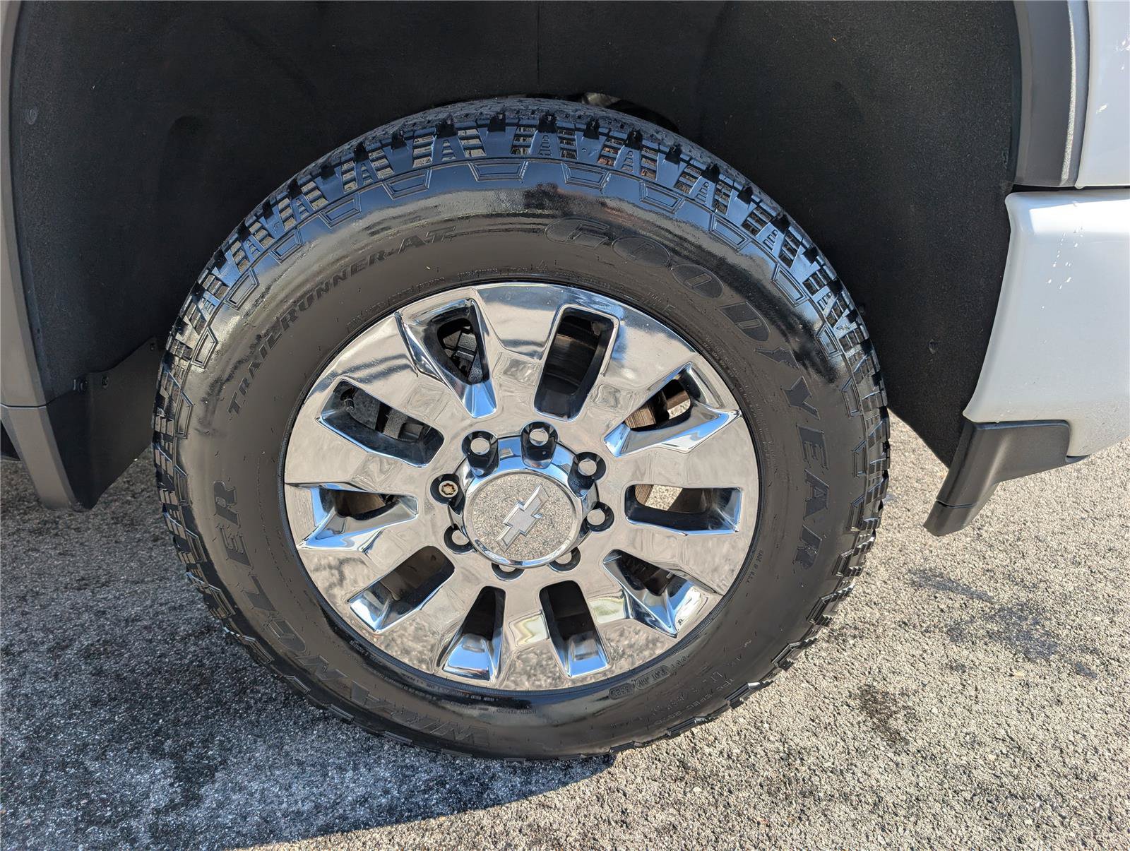 Used 2022 Chevrolet Silverado 2500 High Country w/ Safety Package II AWD/4WD image 9