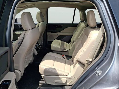 Used 2022 Lincoln Aviator AWD w/ Premium Package image 8