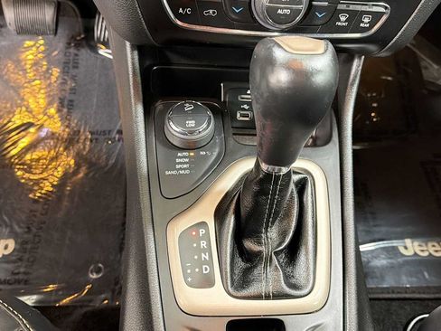 Used 2015 Jeep Cherokee Limited AWD/4WD image 22