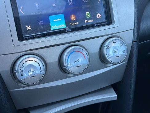 Used 2010 Toyota Camry SE image 25