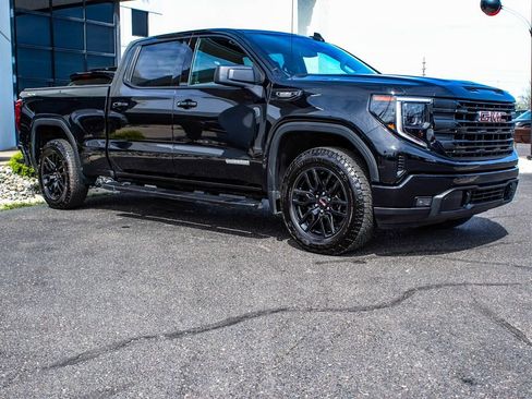 Used 2025 GMC Sierra 1500 Elevation AWD/4WD image 3