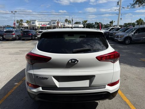 Used 2018 Hyundai Tucson SE image 5
