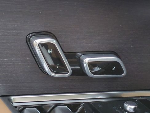 New 2025 Land Rover Range Rover Long Wheelbase SE image 16