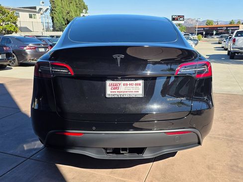 Used 2021 Tesla Model Y Long Range image 10