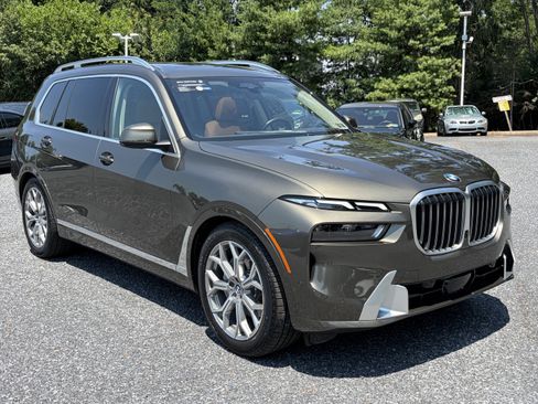 Used 2026 BMW X7 xDrive40i AWD/4WD image 3
