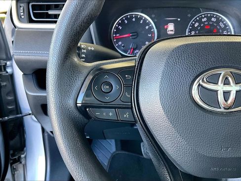 Used 2019 Toyota RAV4 LE FWD image 10