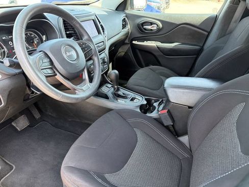 Used 2021 Jeep Cherokee Latitude FWD image 18
