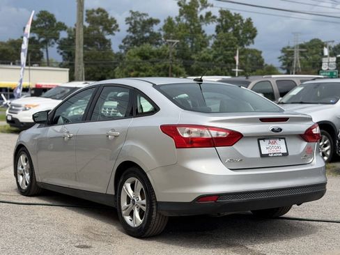 Used 2014 Ford Focus SE w/ SE Winter Package FWD image 6