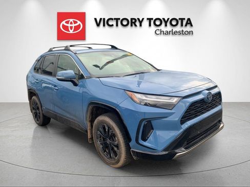 Used 2022 Toyota RAV4 SE w/ Convenience Package image 5