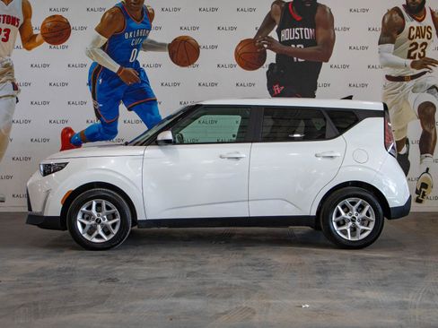 Used 2025 Kia Soul S image 16