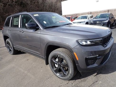 New 2025 Jeep Grand Cherokee Limited w/ Black Appearance Package image 9
