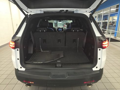 Used 2023 Chevrolet Traverse LT w/ LT Premium Package image 32
