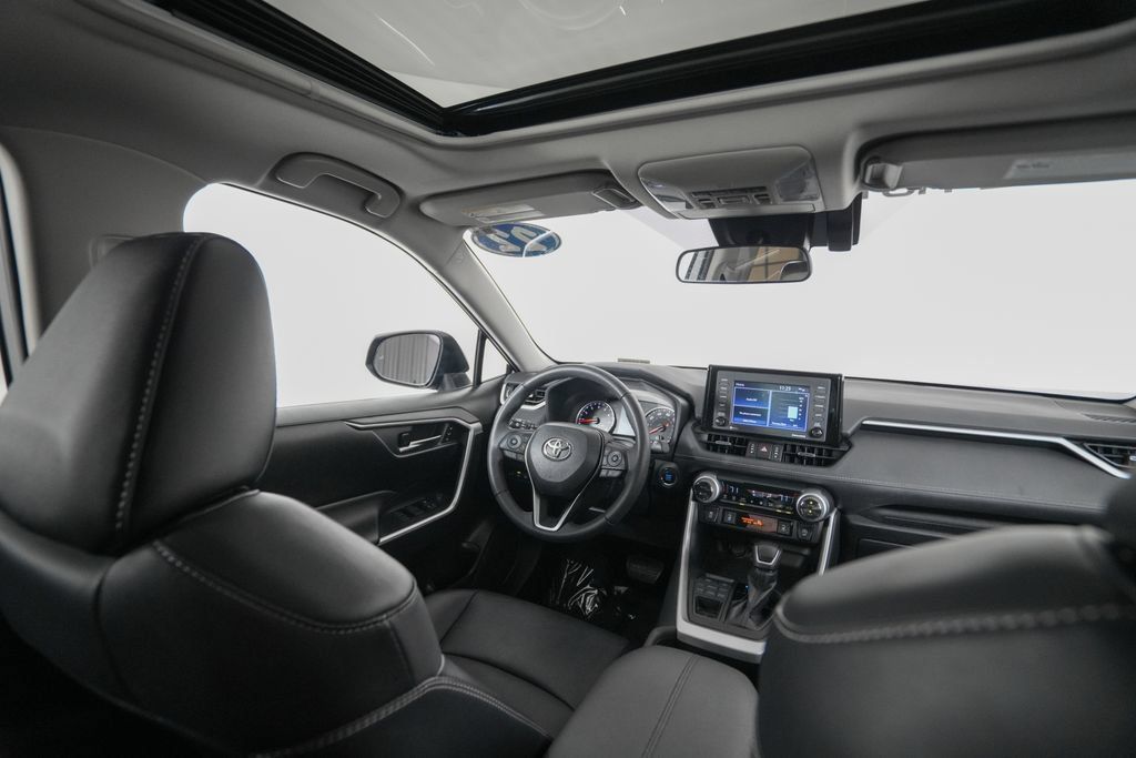 Used 2022 Toyota RAV4 XLE Premium AWD/4WD image 15