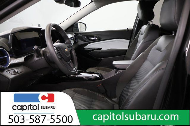 Used 2025 Chevrolet Trax LT FWD image 11