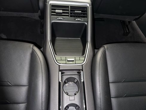 Used 2018 Porsche Panamera 4 image 22