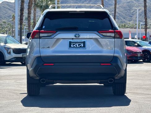 Used 2019 Toyota RAV4 XLE w/ Carpet Mat Package image 4