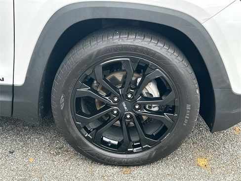 Used 2021 GMC Terrain SLE w/ Driver Convenience Package image 12