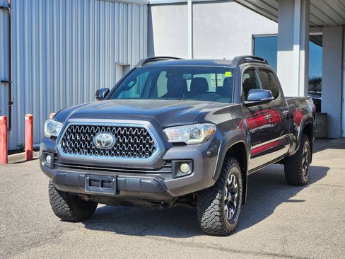 Used 2019 Toyota Tacoma TRD Off-Road w/ Technology Package AWD/4WD image 4