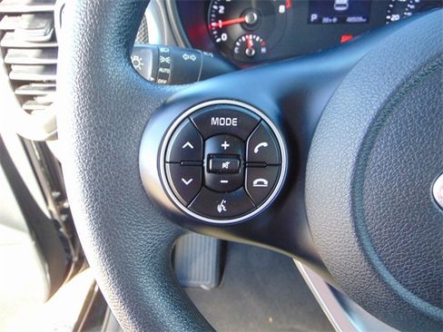 Used 2021 Kia Soul LX image 18
