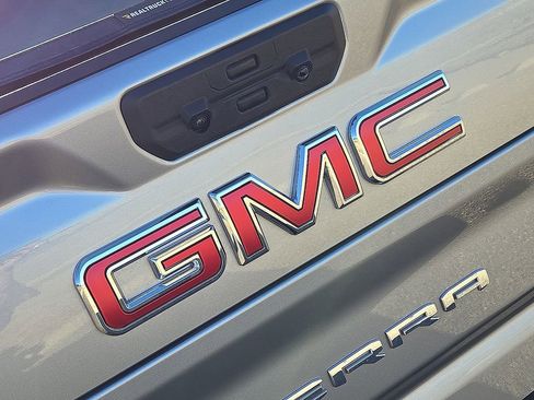 Used 2025 GMC Sierra 2500 SLT w/ SLT Premium Package image 14