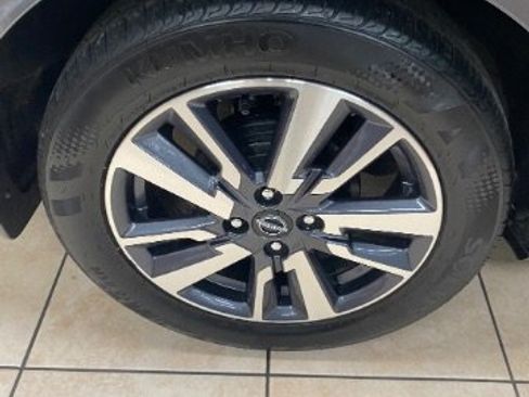Used 2024 Nissan Versa SV w/ Trunk Package FWD image 20