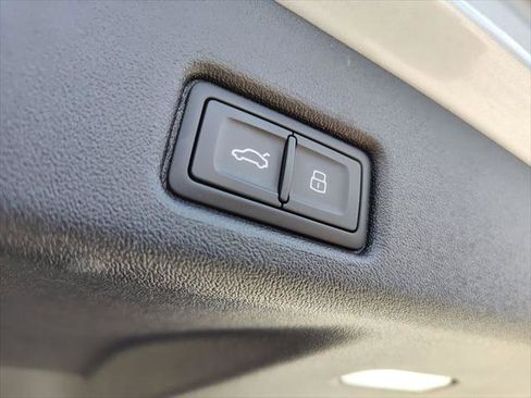 Certified 2025 Audi Q5 Premium w/ Convenience Package AWD/4WD image 10