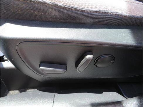 Used 2020 Ford Escape SE image 4