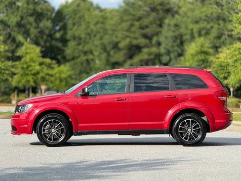 Used 2018 Dodge Journey SE w/ Blacktop Package FWD image 9