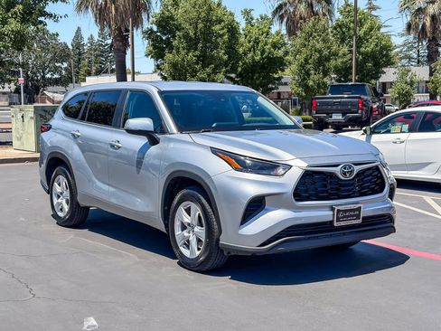 Used 2023 Toyota Highlander L FWD image 5