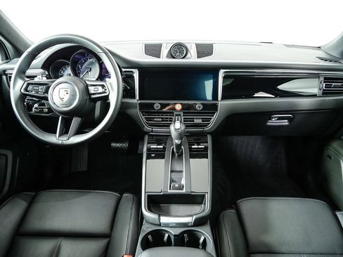 Certified 2025 Porsche Macan image 22