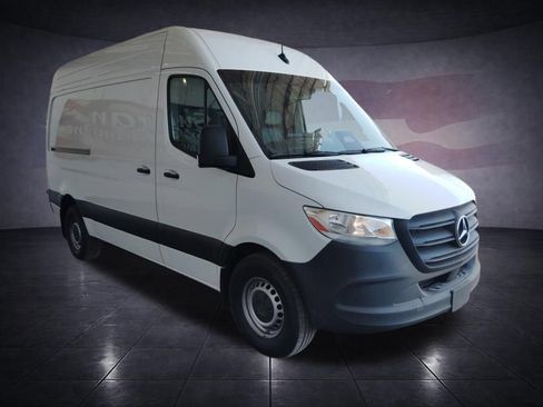 Used 2025 Mercedes-Benz Sprinter 2500 image 7