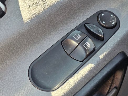 Used 2015 Mercedes-Benz Sprinter 2500 image 18