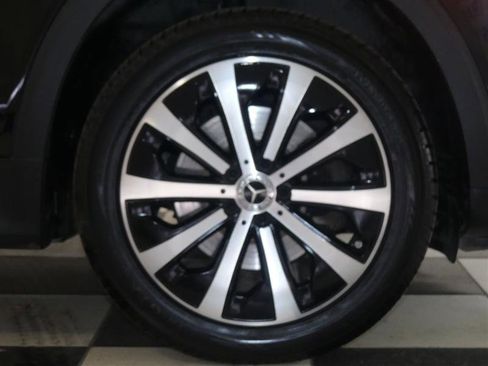 Used 2020 Mercedes-Benz GLB 250 4MATIC w/ Premium Package image 36