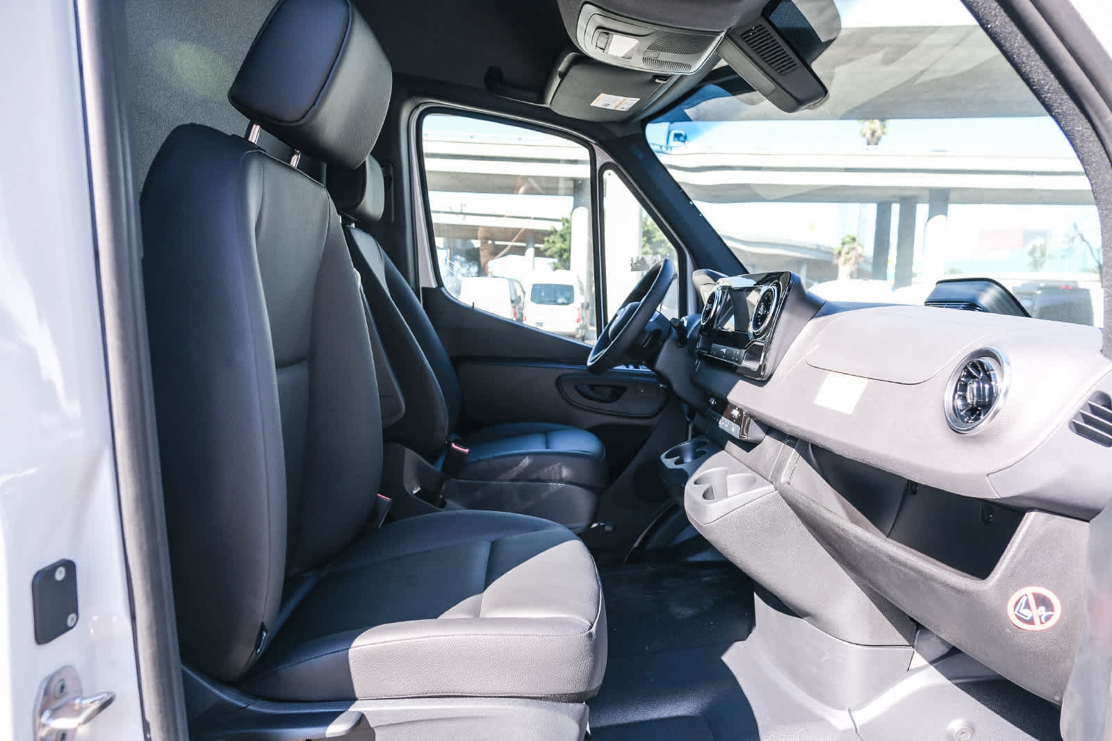 New 2025 Mercedes-Benz eSprinter 170 Cargo image 17