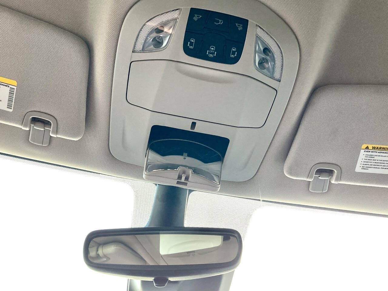 Used 2023 Chrysler Pacifica Touring-L FWD image 32