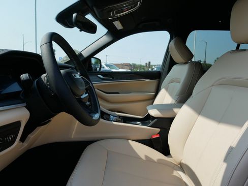 New 2025 Jeep Grand Cherokee Limited image 9