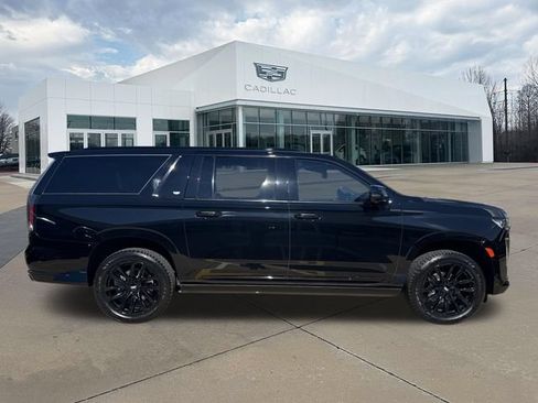 Used 2023 Cadillac Escalade ESV Sport Platinum w/ LPO, ONYX Package AWD/4WD image 2
