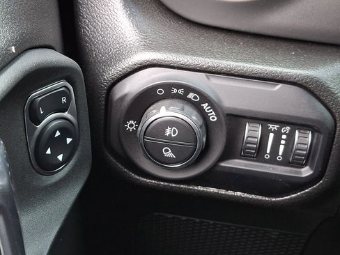 Used 2022 Jeep Gladiator Sport image 29