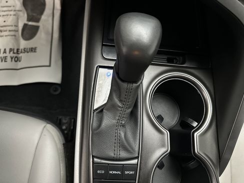 Used 2024 Toyota Camry SE image 31