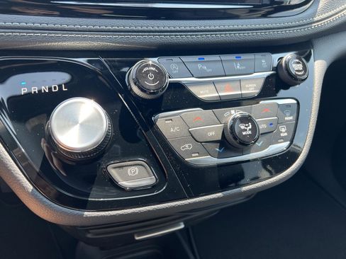 New 2026 Chrysler Pacifica Select image 25