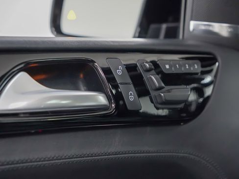 Used 2013 Mercedes-Benz ML 63 AMG 4MATIC image 21