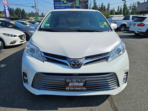 Used 2019 Toyota Sienna XLE w/ XLE Navigation Package AWD/4WD image 2