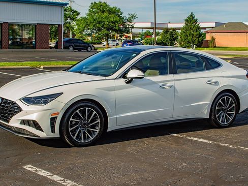 Used 2022 Hyundai Sonata Limited w/ Preferred Accessory Package FWD image 4