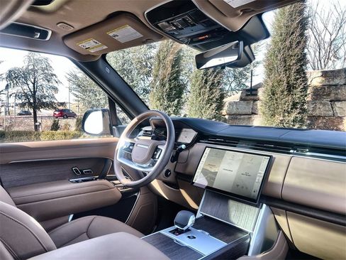 New 2026 Land Rover Range Rover SE image 14