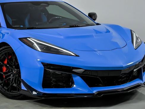 Used 2024 Chevrolet Corvette Z06 w/ Z07 Performance Package RWD image 3