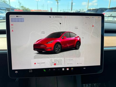 Used 2025 Tesla Model Y Long Range image 11