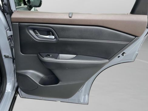 Used 2023 Nissan Rogue SL w/ SL Premium Package FWD image 14