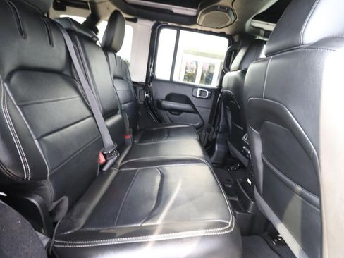 Used 2023 Jeep Wrangler Unlimited Sahara image 25