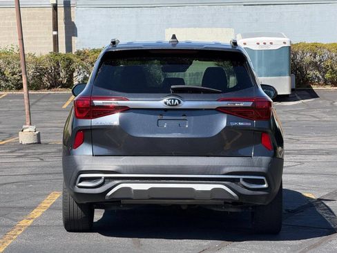 Used 2021 Kia Seltos SX w/ SX Sunroof Package AWD/4WD image 4