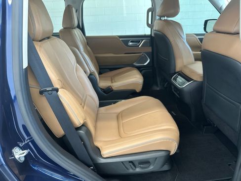 Used 2025 INFINITI QX80 Sensory AWD/4WD image 12
